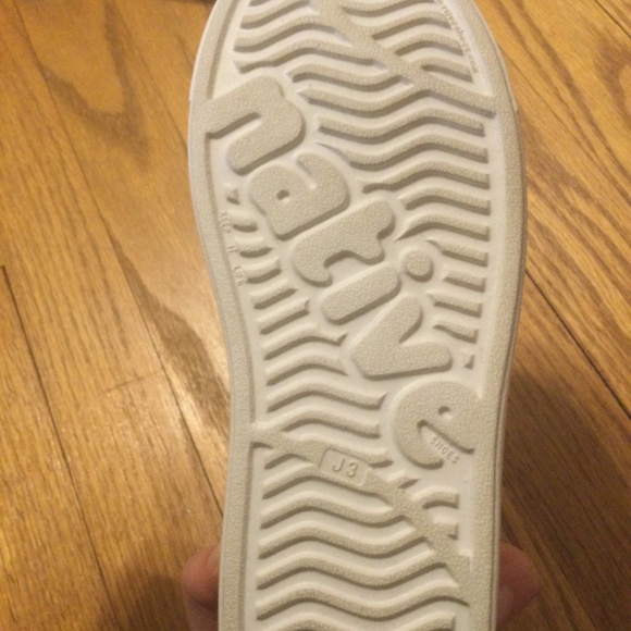 NATIVE WATER SHOES - Picture 2 of 4